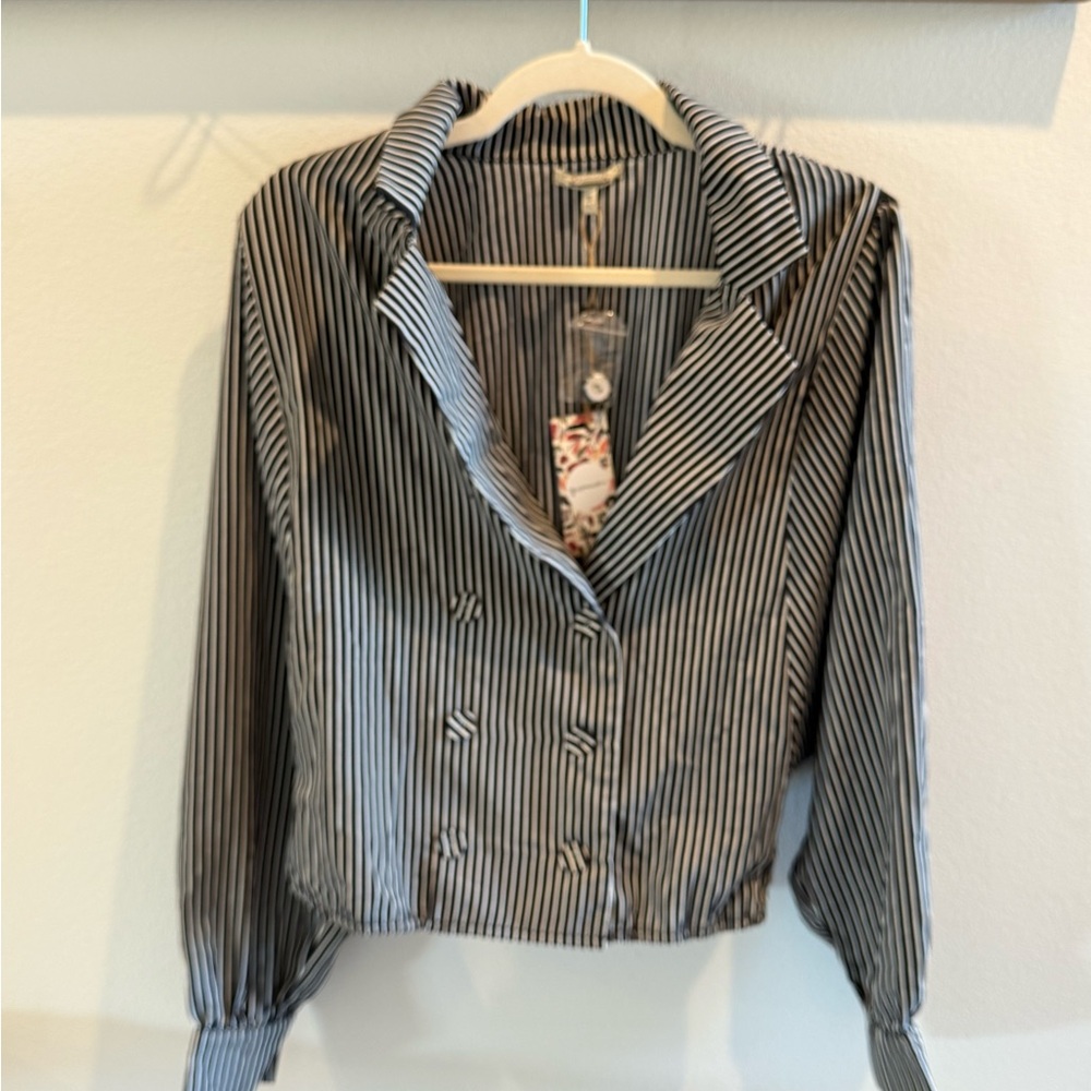 Buckle Gimmicks, NWT Women’s Lapel Black & White Stripe Long Sleeve Blouse Small